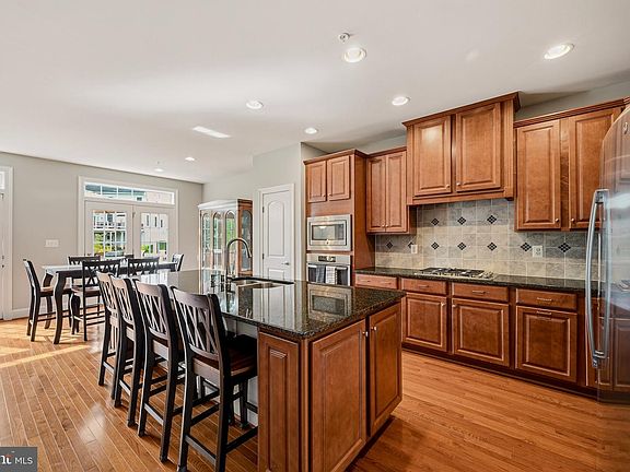3rd image of 4914 Rushing River Dr
