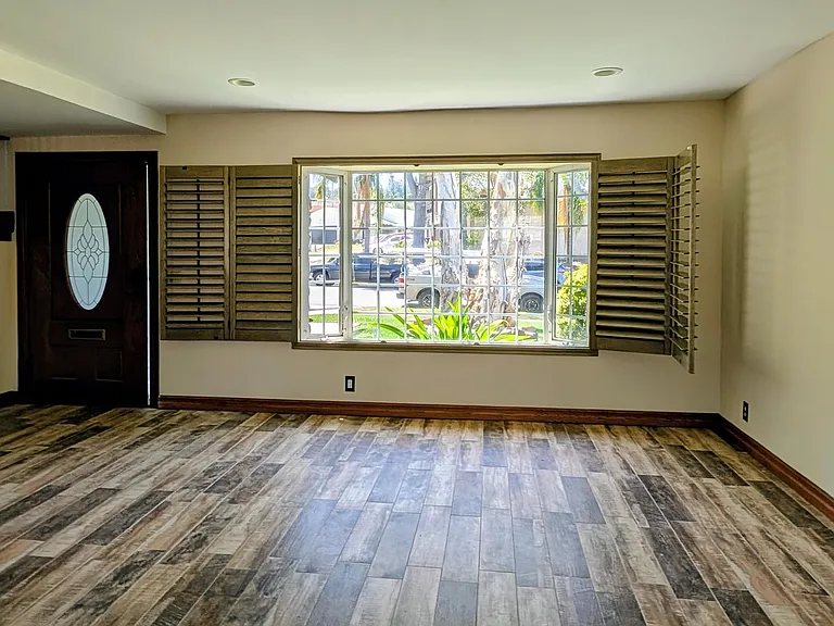 5517 E Edgemar Ave — Photo 6