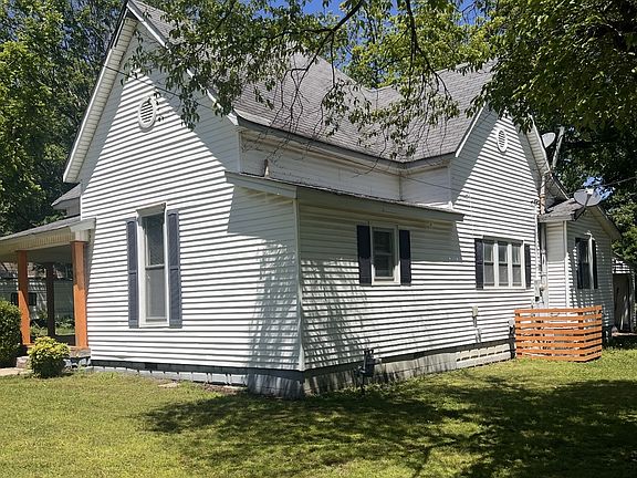 2nd image of 372 E Maple St
