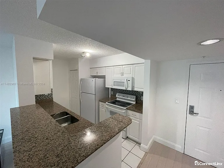 1155 Brickell Bay Dr #405 — Photo 9