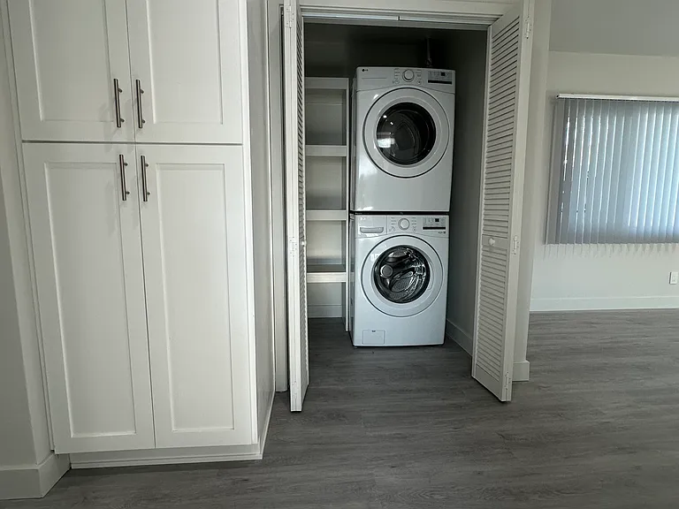 1118 S Holt Ave #5B — Photo 16