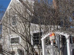 10 Elizabeth St #2, Peaks Island, ME 04108