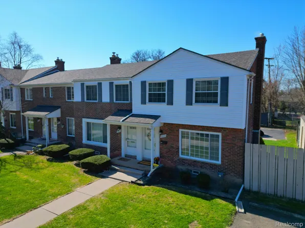 23300 Edsel Ford Ct #25, Saint Clair Shores, MI 48080