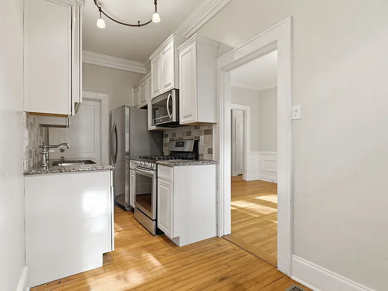 916 Bromley Rd #3 — Photo 6