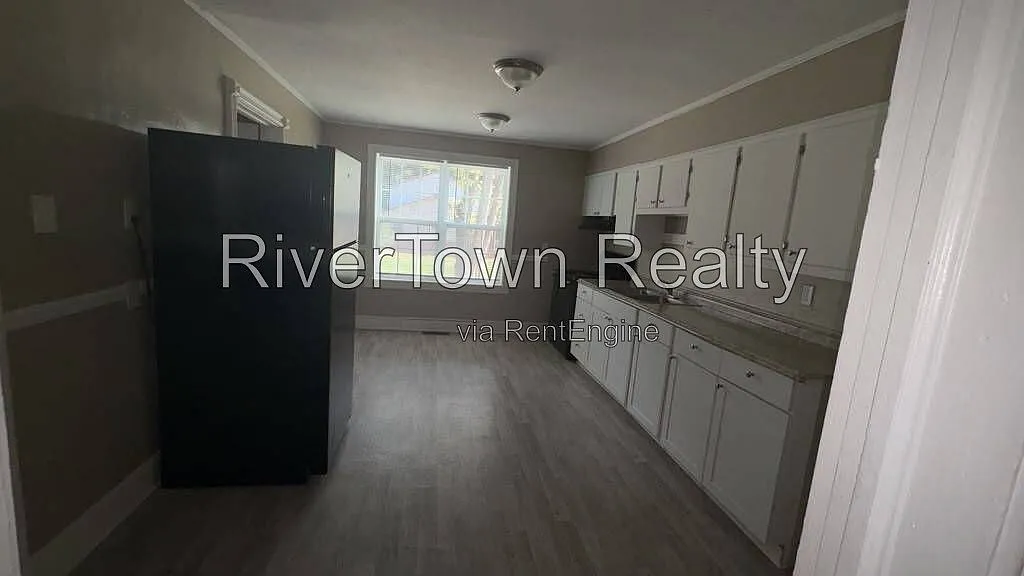 3 bed, 1.0 bath, 1290 sqft, $1,195 — Photo 3