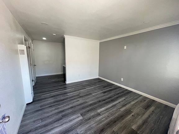 4th image of 1327 W Stoneridge Ct APT 2