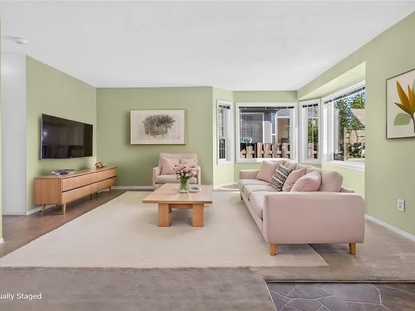 3319 7th St #A, Cumberland, BC V0R 1S0