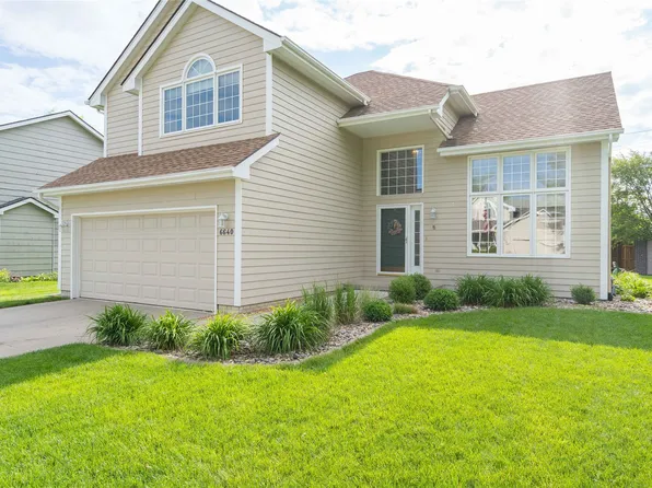 6640 Monticello Ct, Johnston, IA 50131