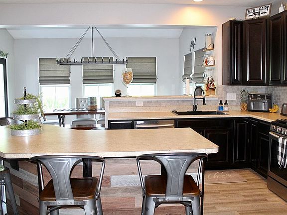 4th image of 490 N Ashwood Ln