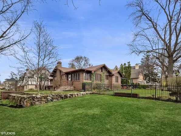 373 Forest Ave, Glen Ellyn, IL 60137