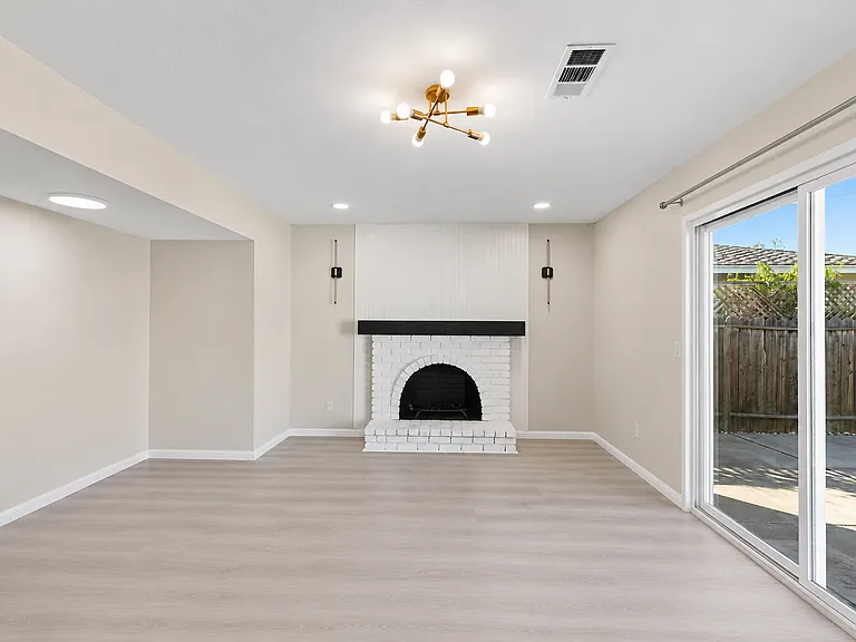9792 Broadmoor Dr — Photo 4