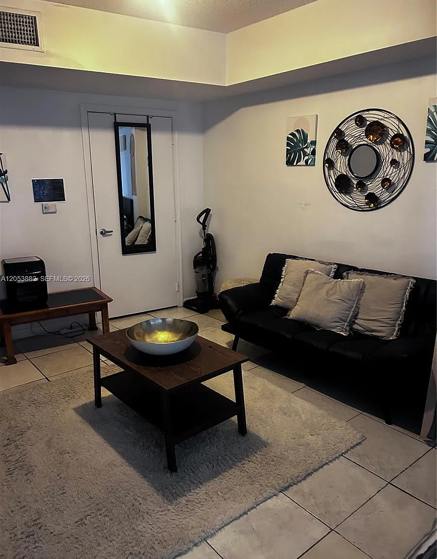 Opera Tower Condo — Photo 4