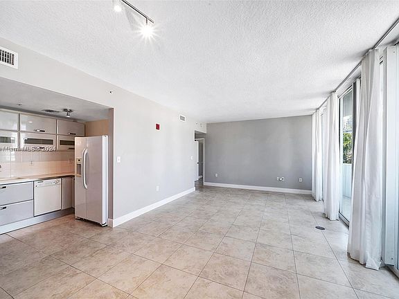 3rd image of 6580 Indian Creek Dr APT 310