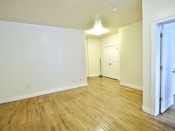 3rd image of 940 Saint Nicholas Ave APT 1C