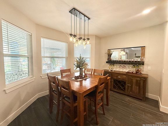 5th image of 1120 Norfolk Ln