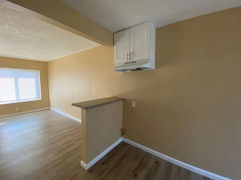 Las Palmas Apartments — Photo 12