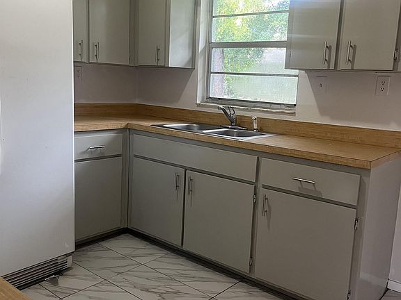 5th image of 1304 Louis Ct #1