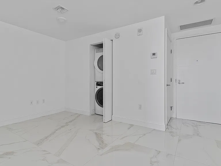 16385 Biscayne Blvd #717 — Photo 9