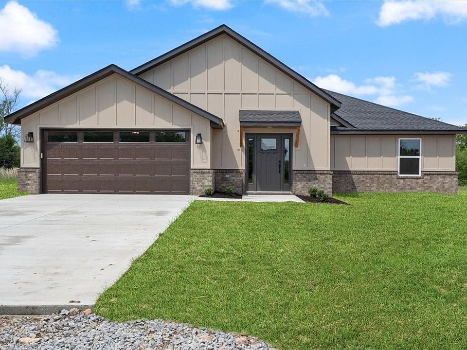 1st image of 21 Briscoe Ln