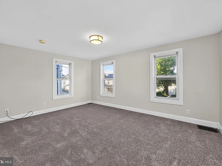 1219 E Philadelphia Ave — Photo 19