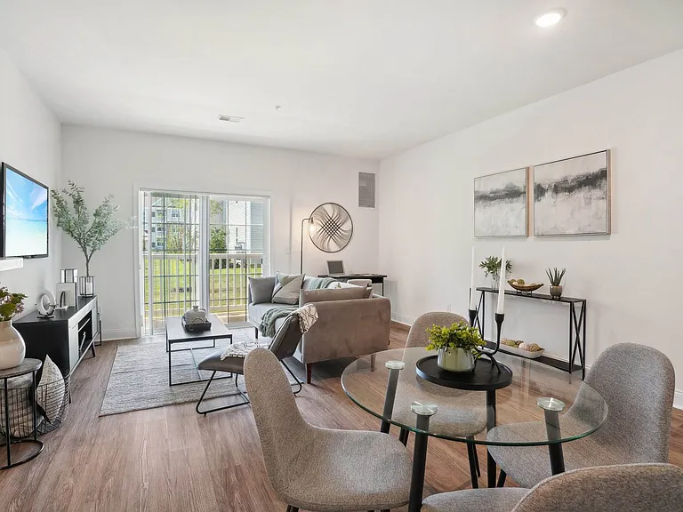 Laurel Run Apartments — Photo 7