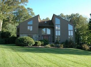 18 Woodridge Ln, New Fairfield, CT 06812