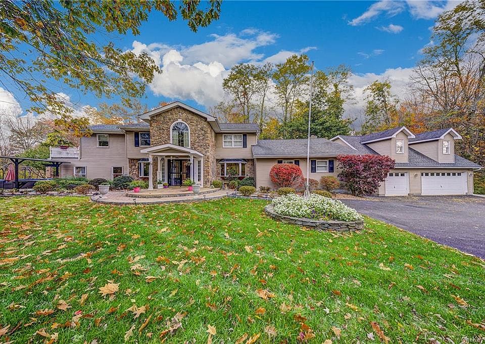 1st image of 18 Phillips Dr