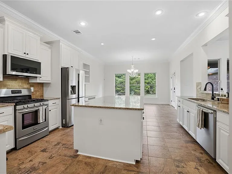 8929 Greenleaves Dr — Photo 7