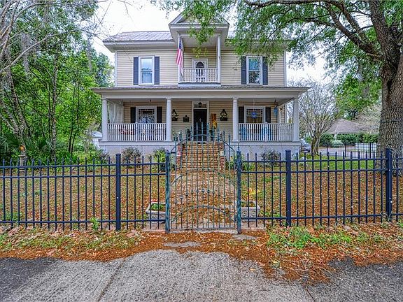 3rd image of 519 SE Tuscawilla Ave