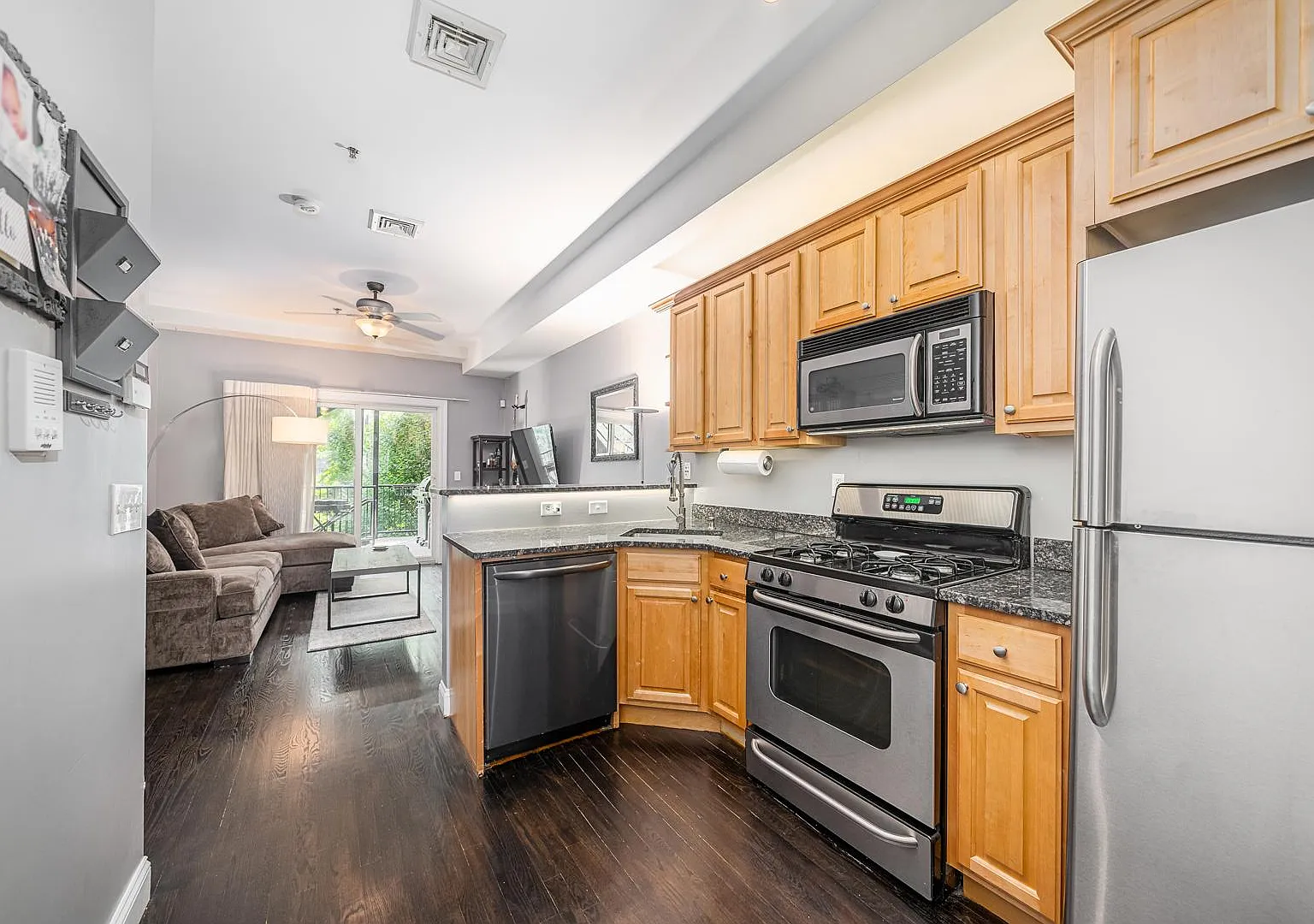 1 bed, $3,000 — Photo 1
