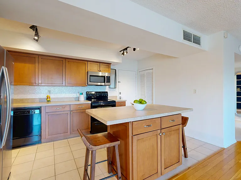 2401 Bayshore Blvd #502 — Photo 20
