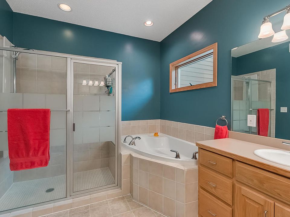 2nd image of 1023 133rd Ln NE