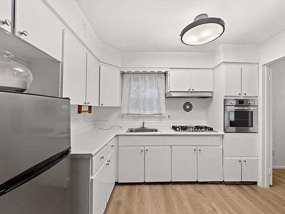 2nd image of 2024 Ryer Ave Floor 3