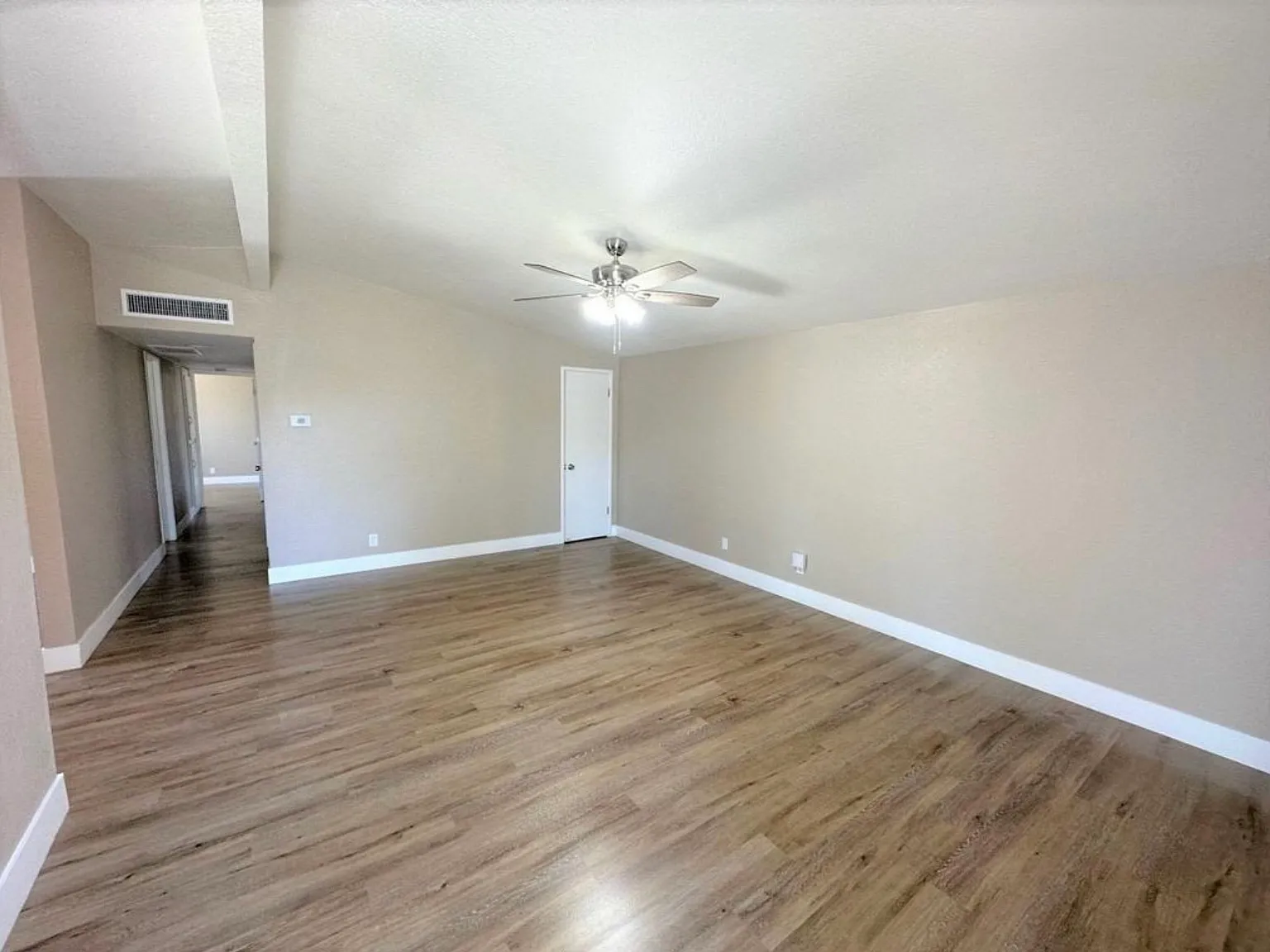 3 bed, 1104 sqft, $2,300 — Photo 2