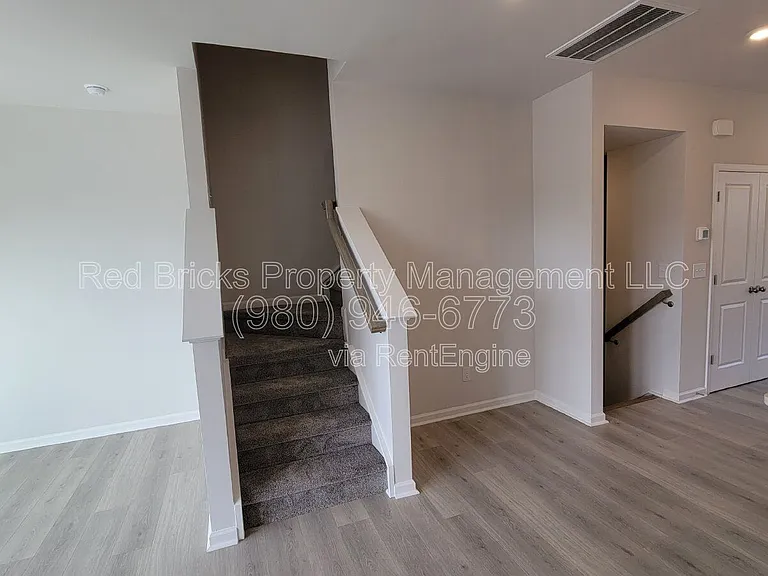 2354 Donnelly Hills Ln — Photo 8