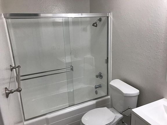 4th image of 1409 Superior Ave APT 16