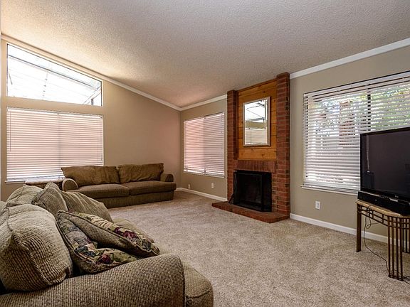 4th image of 4834 Mendota St