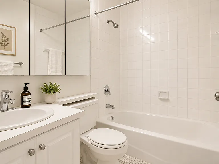 212 E 47th St #7B — Photo 7