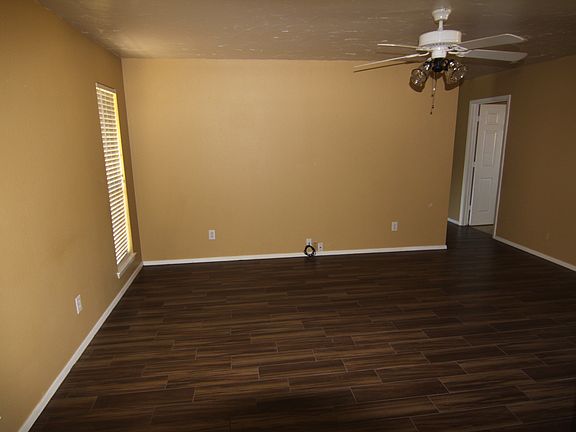 4th image of 210 Sidney Dr