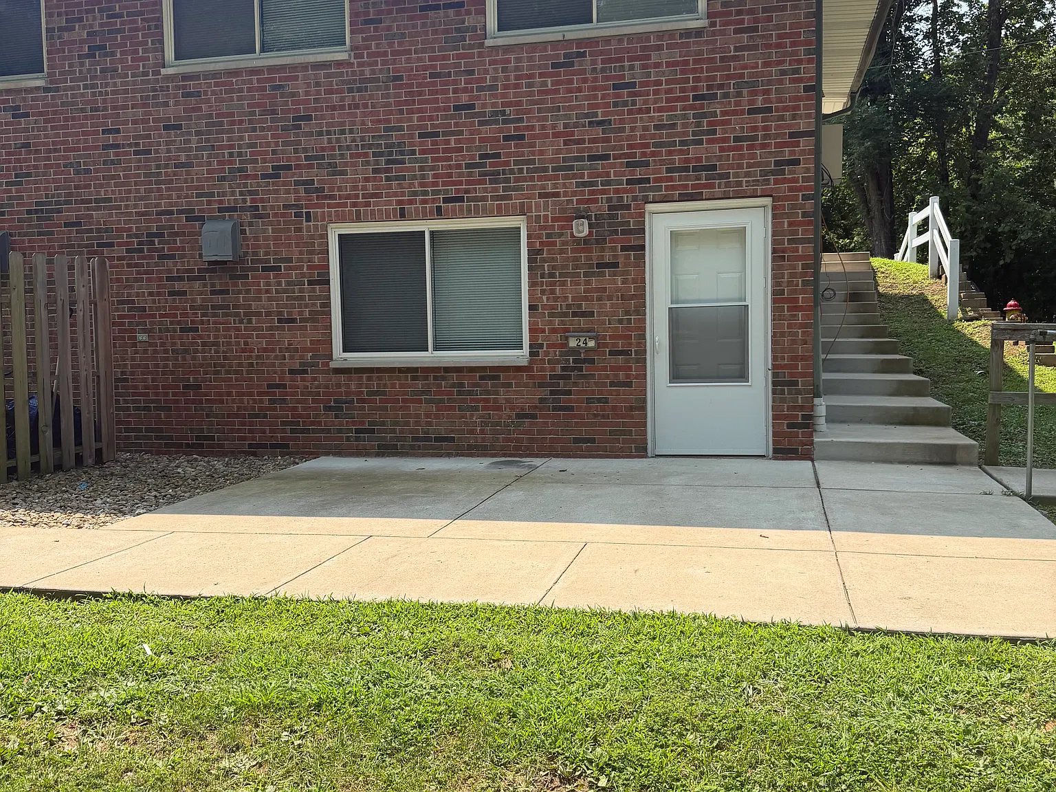 2 bed, $1,100 — Photo 1