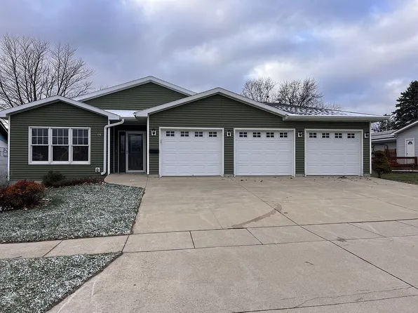 303 S Chestnut St, Edgewood, IA 52042