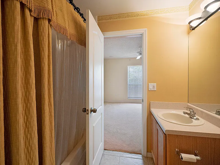 241 SW Lake Forest Way — Photo 10