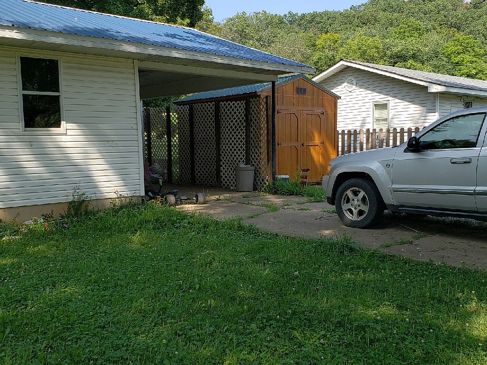1 car attached carport