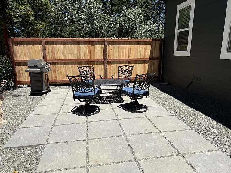 542 Sunset Dr — Photo 2