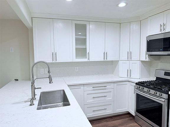 2nd image of 10345 Muscatine St
