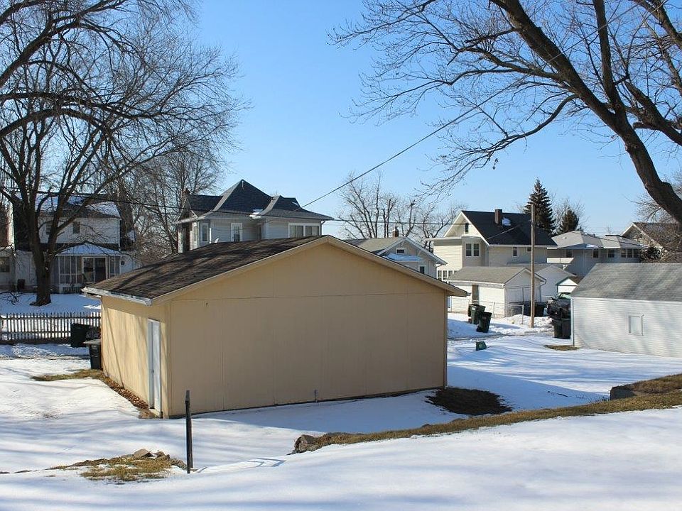 2nd image of 3243 Jones St