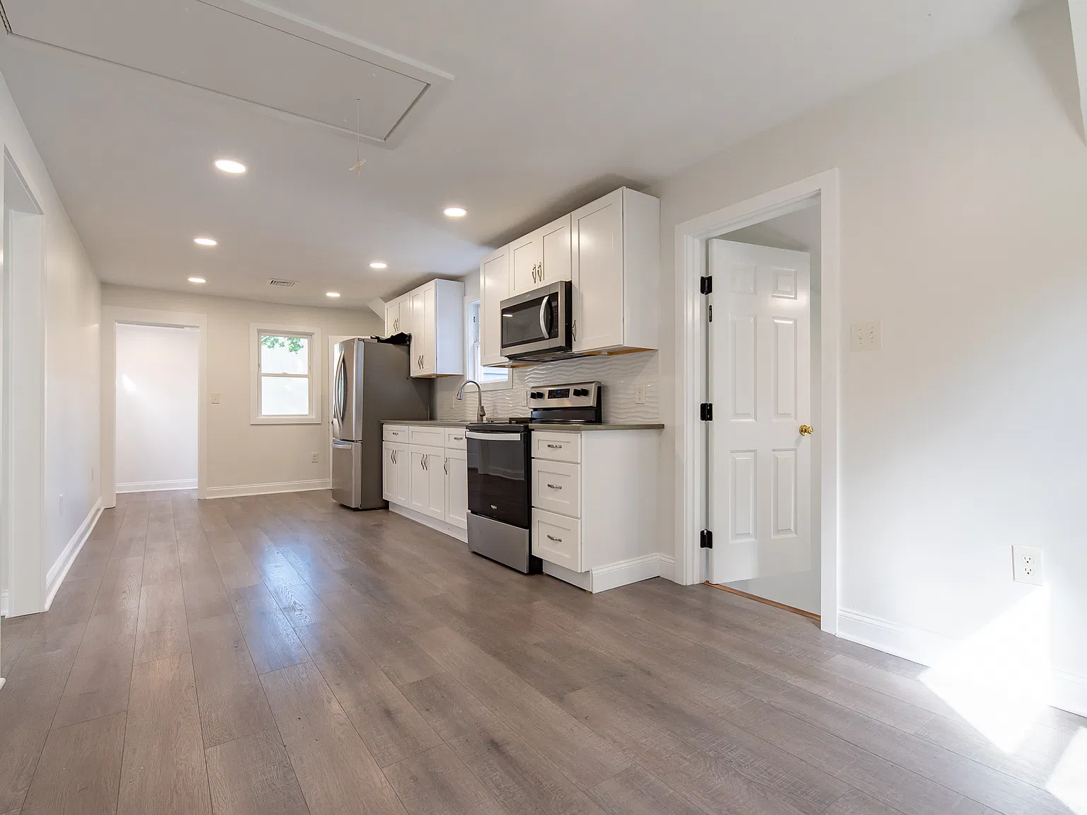 2 bed, 900 sqft, $2,450 — Photo 3