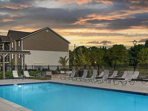 3rd image of 2845 Austin Manor Blvd #84d750ba0