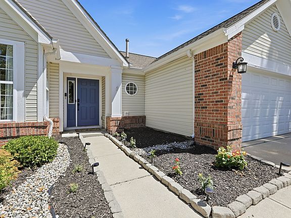 4th image of 8940 Woodlark Dr