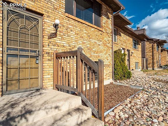 5th image of 326 Mount View Ln